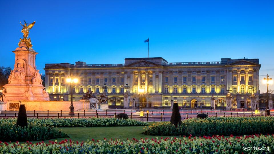 พระราชวังบักกิงแฮม เป็นสถานที่ที่ประทับอย่างเป็นทางการในลอนดอนของกษัตริย์แห่งสหราชอาณาจักรมาตั้งแต่ปี ค.ศ. 1837