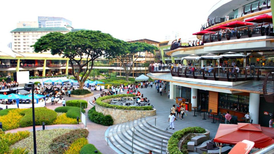 ห้างสรรพสินค้าที่ใหญ่ที่สุดอันดับที่ 10 ของประเทศฟิลิปปินส์ เป็นห้างใดไปไม่ได้ นั่นคือ Ayala Center Cebu ตั้งอยู่ที่ใจกลางCebu Business Park Complex เปิดให้บริการในปี 1994