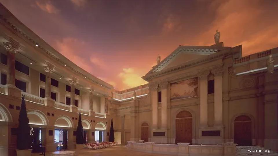 วีนัสฟอร์ต (Venus Fort) เป็นส่วนหนึ่งของสวนสนุก Palette Town ที่เต็มไปด้วยสีสัน ไม่ใช่ห้างสรรพสินค้าที่สว่างไสวด้วยแสงไฟนีออนทั่วไป การก้าวเข้าไปข้างในก็เหมือนกับการถูกพาไปยังเมืองเวนิสแสนโรแมนติก